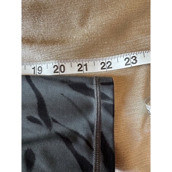 Athleta Womens Salutation Stash Pocket 7/8 Legging Gray Zebra Stripe Size Small - Picture 7 of 15